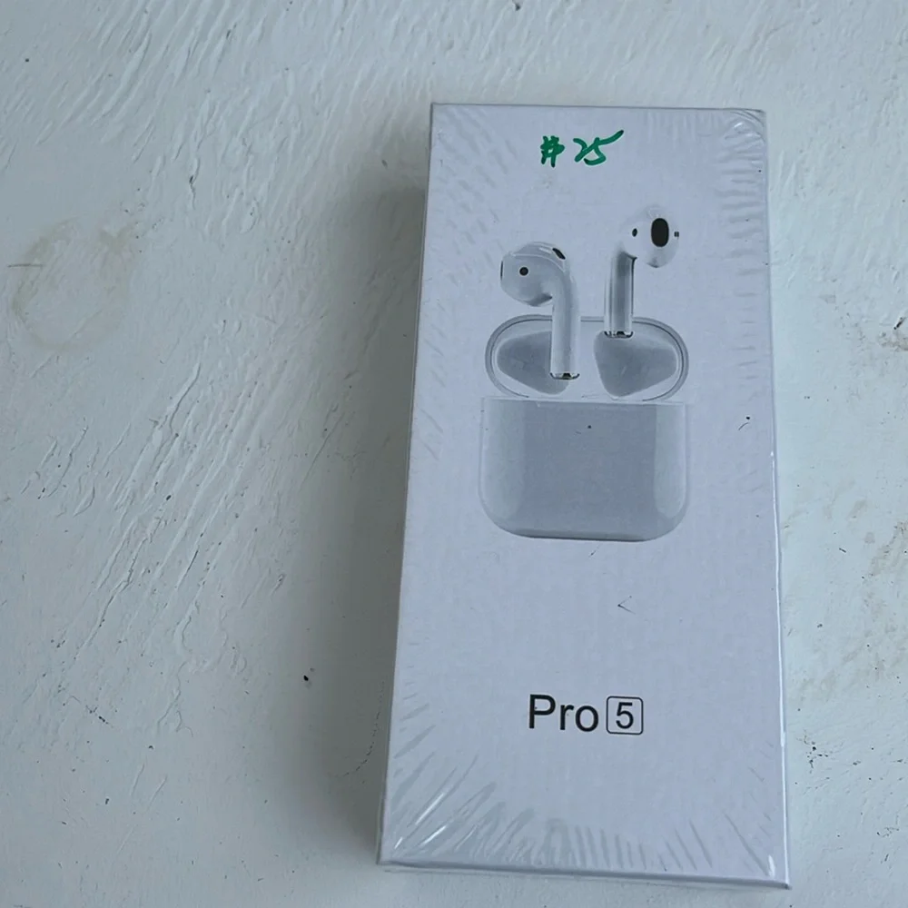Pro5 Bluetooth earbuds